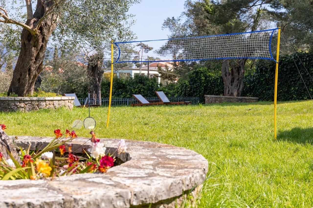 Spyrelia Villa With Private Pool & Outdoor Hot Tub Дассия Экстерьер фото