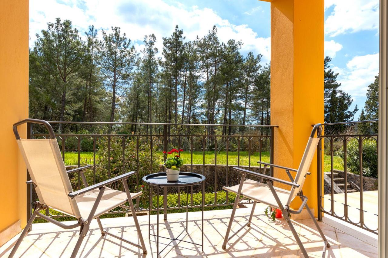 Spyrelia Villa With Private Pool & Outdoor Hot Tub Дассия Экстерьер фото
