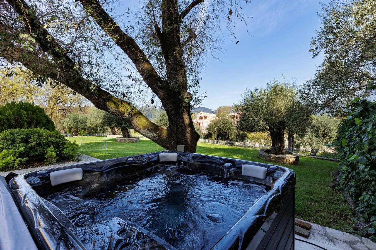 Spyrelia Villa With Private Pool & Outdoor Hot Tub Дассия Экстерьер фото