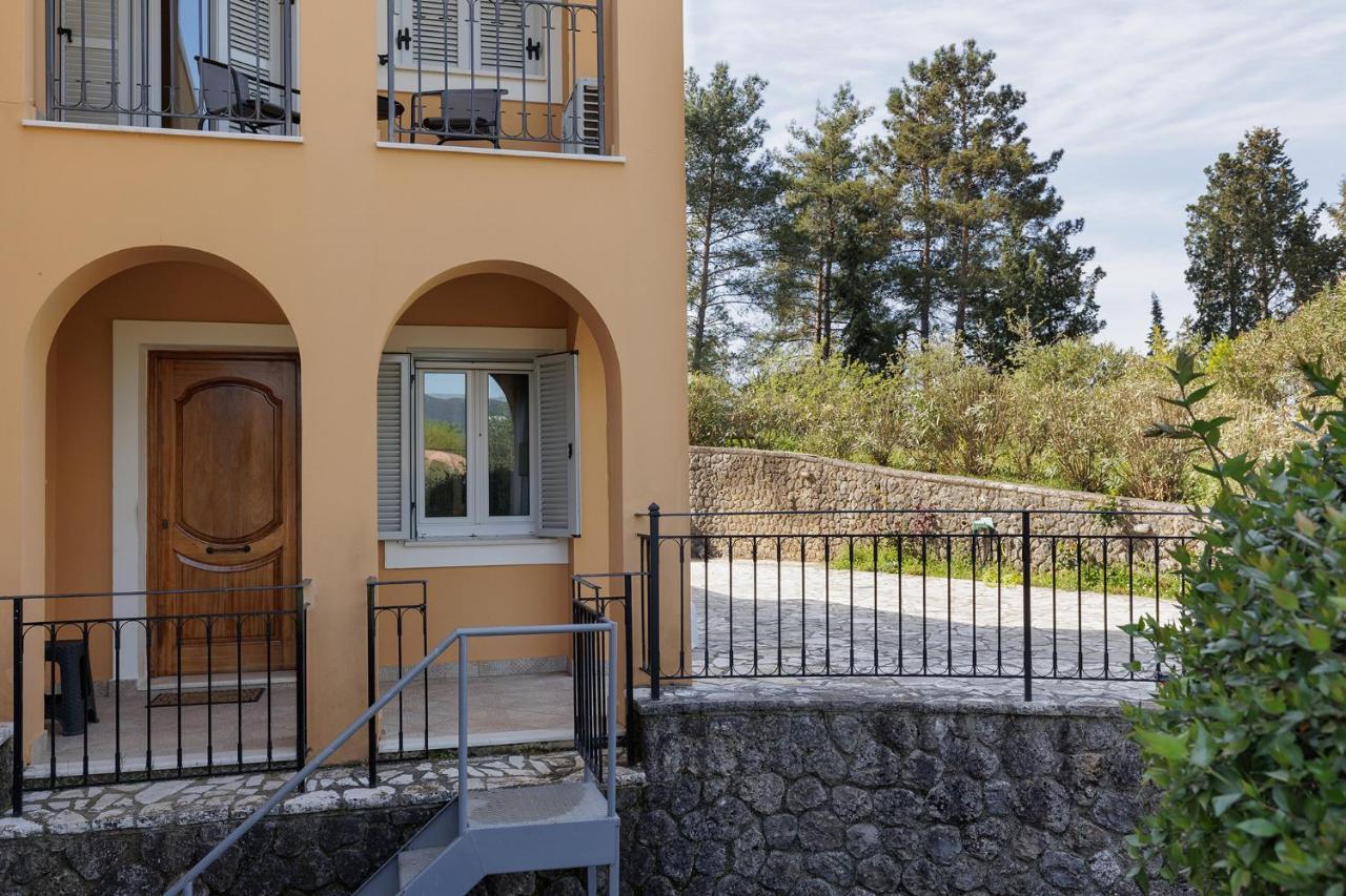 Spyrelia Villa With Private Pool & Outdoor Hot Tub Дассия Экстерьер фото