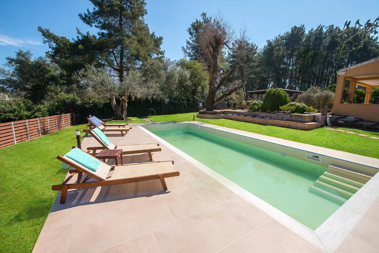 Spyrelia Villa With Private Pool & Outdoor Hot Tub Дассия Экстерьер фото